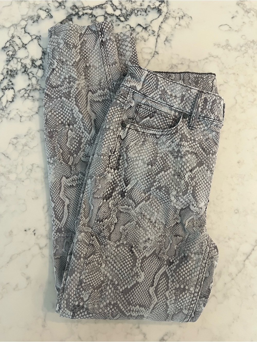 White House Black Market Snake Print Skinny Jeans Size 00